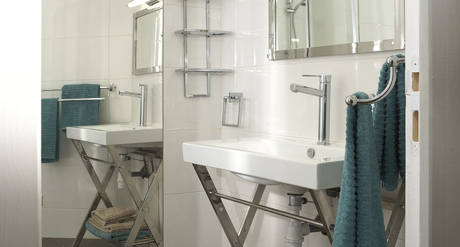 bathroom of the furnished apartment 