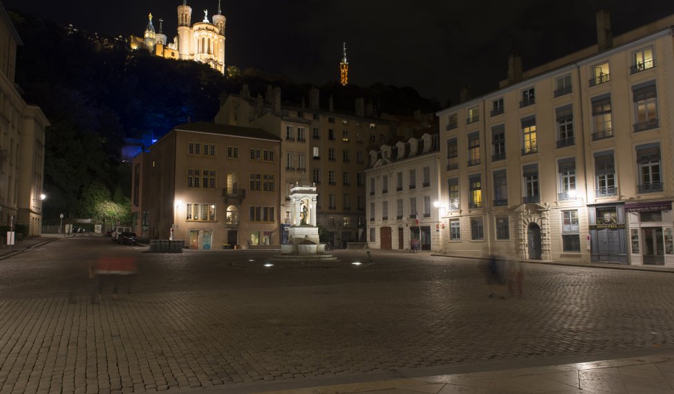Fourvière, vue de la Place Saint Jean dans le Vieux-Lyon